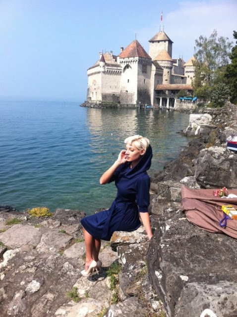 Η Τζούλια Αλεξανδράτου ζει το παραμύθι της και ποζάρει σε κάστρο! - Φωτογραφία 2