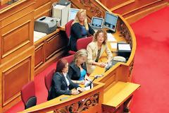 Αυτό είναι το «πριγκιπάτο» του κοινοβουλίου και οι Υπάλληλοι ενός ανώτερου Θεού που ούρλιαζαν και απειλούσαν Θεούς και δαίμονες!