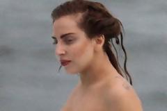 Η Lady Gaga στη Βραζιλία με την... τοπική ενδυμασία: ένα στρινγκ μαγιό