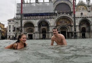 Βενετία-Η πλωτή πολιτεία - «Βούλιαξε» κάτω από ενάμιση μέτρο νερού [εικόνες] - Φωτογραφία 1