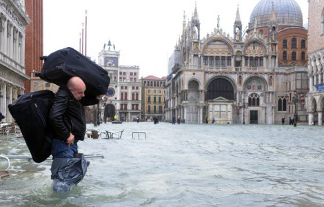 Βενετία-Η πλωτή πολιτεία - «Βούλιαξε» κάτω από ενάμιση μέτρο νερού [εικόνες] - Φωτογραφία 8