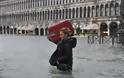 Βενετία-Η πλωτή πολιτεία - «Βούλιαξε» κάτω από ενάμιση μέτρο νερού [εικόνες] - Φωτογραφία 2