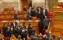 Νέα κυβερνητικά «τραύματα» άφησε η υπερψήφιση του προϋπολογισμού
