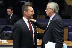 ΣΥΜΦΩΝΙΑ ΜΕ ΤΟ ΧΡΟΝΟΔΙΑΓΡΑΜΜΑ ΕΚΤΑΜΙΕΥΣΗΣ ΤΗΣ ΔΟΣΗΣ ΖΗΤΕΙ Ο ΓΙΟΥΝΚΕΡ (VIDEO)