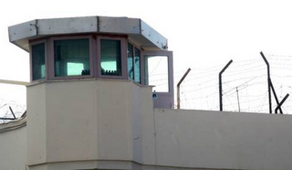 Eξέγερση στις φυλακές Τρικάλων - Αρνούνται να μπουν στα κελιά τους οι κρατούμενοι - Φωτογραφία 1