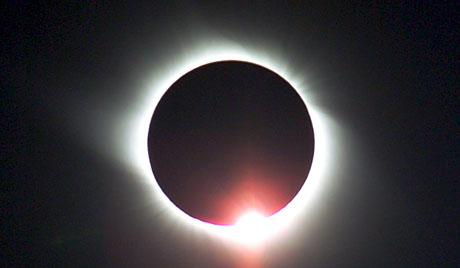 Πλησιάζει η μοναδική για το 2012 ολική έκλειψη Ηλίου - Φωτογραφία 1
