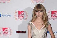 Οι εμφανίσεις στο κόκκινο χαλί των MTV EMAs