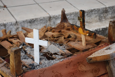 Κ. Αχαία: Μουσουλμάνοι έκαψαν εικόνες και 2 σταυρούς - Φωτογραφία 2