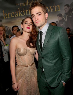 Αγκαλίτσα στην πρεμιέρα του Twilight εμφανίστηκαν Stewart και Pattinson - Φωτογραφία 7