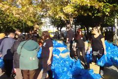 Διανομή τροφίμων σε χιλιάδες Έλληνες στην πλατεία Αττικής από την Χρυσή Αυγή...(Φωτος)