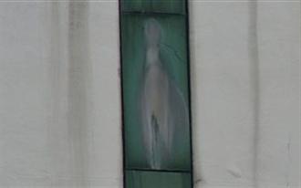 Πιστοί «είδαν» την Παρθένο Μαρία σε παράθυρο νοσοκομείου - Φωτογραφία 1