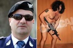 Αρχηγός της Αστυνομίας παίζει γυμνός με τους άνδρες του! Απίστευτες φωτογραφίες!