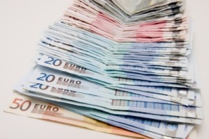 Eurobank: Πρέπει να αποφευχθεί η τμηματική καταβολή της δόσης - Φωτογραφία 1