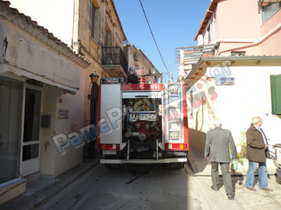 Πρέβεζα: Συναγερμός στην Πυροσβεστική από φωτιά στο ιστορικό κέντρο [video] - Φωτογραφία 2