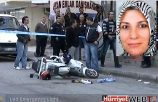 Τουρκία..Φρίκη στην Αττάλεια...Μαχαίρωσε την πρώην σύζυγο και τον φίλο της μέσα στο δρόμο (ΒΙΝΤΕΟ) - Φωτογραφία 1