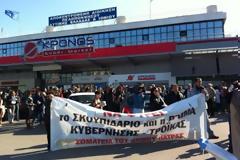 Πάτρα: Η ισχύς εν τη ενώσει - Συγκέντρωση διαμαρτυρίας στην Αποκεντρωμένη Διοίκηση από υπαλλήλους του Δήμου και της Περιφέρειας - Δείτε φωτό
