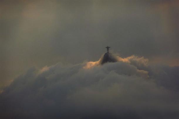 Το άγαλμα του Χριστού στο Ρίο - Εκπληκτικές εικόνες - Φωτογραφία 11