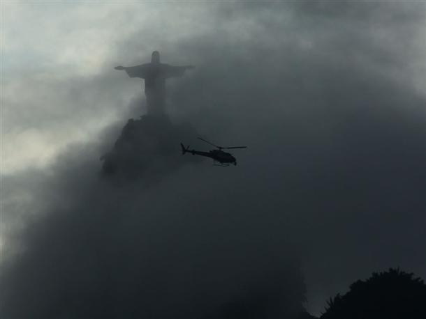 Το άγαλμα του Χριστού στο Ρίο - Εκπληκτικές εικόνες - Φωτογραφία 25