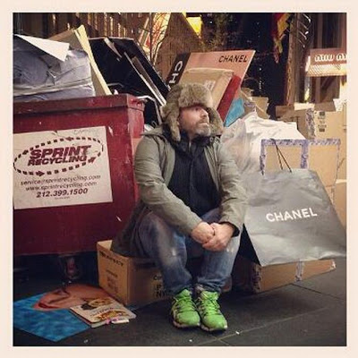 Γνωστός Έλληνας τηλεαστέρας... άστεγος ανάμεσα σε χαρτόκουτα στη Νέα Υόρκη - Φωτογραφία 2