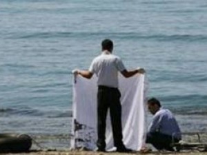 Πτώμα άγνωστου άντρα εντοπίστηκε σε ακτή στην Λύρη Προμυρίου στο Πήλιο - Φωτογραφία 1