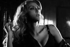 H Αγγελική Ηλιάδη μεταμορφώθηκε σε... femme fatale