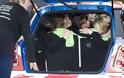 Απίστευτο ρεκόρ Γκίνες - 28 γυναίκες μπήκαν σε ένα mini cooper [video] - Φωτογραφία 2