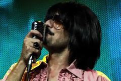 Τόνι Σφήνος: Το crazy» λουκ και η «πόρτα» στον κόσμο!