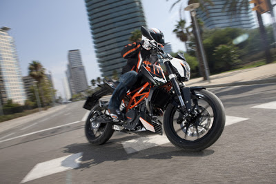 EICMA 2012: Η KTM παρουσιάζει το 390 DUKE, το 690 DUKE R, το 125 DUKE ABS και το 200 DUKE ABS ! - Φωτογραφία 3