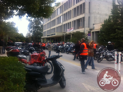 Στο Υπουργείο Δικαιοσύνης αυτή την ώρα οι Αγανακτισμένοι Μοτοσυκλετιστές Ελλάδας - Φωτογραφία 2