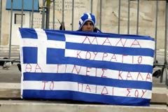 Το συγκινητικό μήνυμα του μοναχικού διαδηλωτή