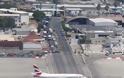 Δίαυλος αεροδρομίου διασταυρώνει μια πολυσύχναστη λεωφόρο! - Φωτογραφία 2