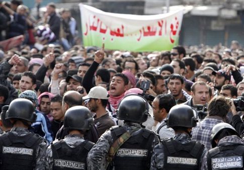 Εν αναμονή εξελίξεων «Αρωμα» αραβικής άνοιξης και στην Ιορδανία με ογκώδεις διαδηλώσεις κατά του βασιλιά - Φωτογραφία 1