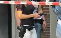 Ολλανδική αστυνομία: Ποιος θα ΄λέγε ΟΧΙ σε ένα σωματικό έλεγχο! ..(Φώτο)