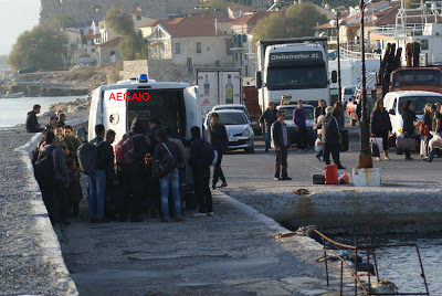 Με το πλοίο Κάλυμνος έφτασαν από το Αγαθονήσι στο Πυθαγόρειο της Σάμου άλλοι 40 περίπου μετανάστες - Φωτογραφία 5