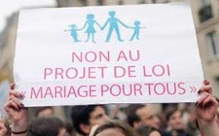 Γαλλία: Πάνω από 100.000 Γάλλοι διαδήλωσαν κατά του «γάμου» των ομοφυλόφιλων και του δικαιώματος υιοθεσίας - Φωτογραφία 1