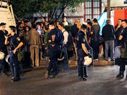 Διεθνής Αμνηστία: Δίωξη για θεατρική παράσταση – Άλλη μία τραγωδία για την Ελλάδα - Φωτογραφία 1