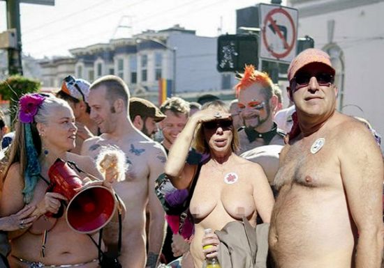 ΓΥΜΝΗ ΔΙΑΜΑΡΤΥΡΙΑ-Ενάντια στην απαγόρευση του γυμνισμού στο Σαν Φρανσίσκο - Φωτογραφία 1