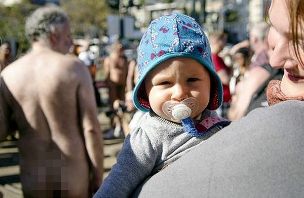ΓΥΜΝΗ ΔΙΑΜΑΡΤΥΡΙΑ-Ενάντια στην απαγόρευση του γυμνισμού στο Σαν Φρανσίσκο - Φωτογραφία 7