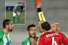 Αποβλήθηκε επειδή... ξεβρακώθηκε στη διάρκεια του αγώνα!