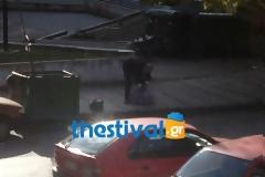 Ηλικιωμένοι κρεμασμένοι από τους κάδους στο κέντρο της Θεσσαλονίκης