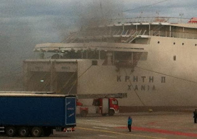 Πάτρα: Μεγάλη φωτιά εν πλώ στο πλοίο Κρήτη ΙΙ - Κάηκαν νταλίκες - Δεν μπορούν να εντοπίσουν την εστία της φωτιάς - Δείτε φωτό-βίντεο - Φωτογραφία 2