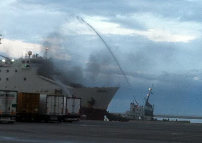 Πάτρα: Μεγάλη φωτιά εν πλώ στο πλοίο Κρήτη ΙΙ - Κάηκαν νταλίκες - Δεν μπορούν να εντοπίσουν την εστία της φωτιάς - Δείτε φωτό-βίντεο - Φωτογραφία 5