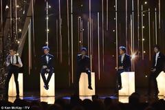 Βασίλισσα Ελισάβετ: Ποιος τη χάρη της-Boyband τραγούδησε μόνο για τα μάτια της!