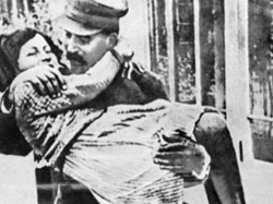 Το FBI στα… χνάρια της κόρης του Στάλιν - Φωτογραφία 1