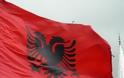Γιγάντιες Αλβανικές σημαίες προκαλούν αντιπαράθεση