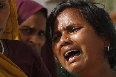 Ινδία: Γυναίκες και παιδιά ποδοπατήθηκαν μέχρι θανάτου - Φωτογραφία 1