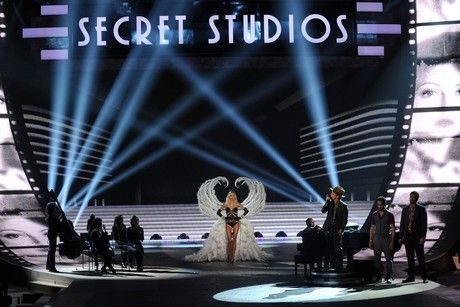 Προσοχή: Ακολουθούν λαχταριστές φωτογραφίες από το show της Victoria's Secret - Φωτογραφία 18