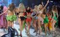 Προσοχή: Ακολουθούν λαχταριστές φωτογραφίες από το show της Victoria's Secret