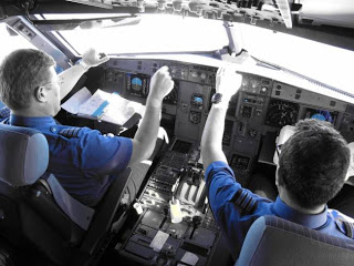 Μπρρρρ...: Ένας στους τρεις πιλότους κοιμάται την ώρα της πτήσης... - Φωτογραφία 1