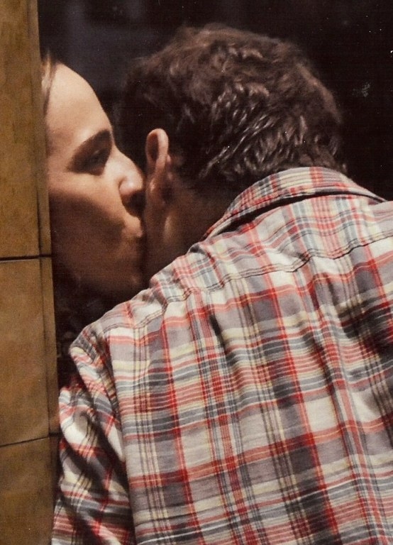 Ορέστης Τζιόβας: Τα παθιασμένα φιλιά με την αγαπημένη του - Φωτογραφία 2